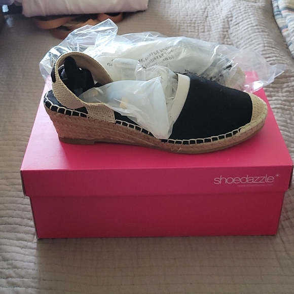 Dorry Black Wedges - Picture 2 of 3